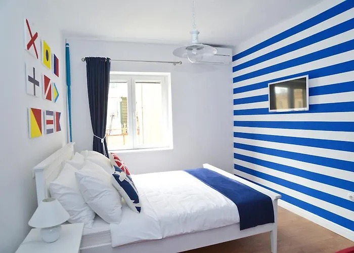 Πανσιόν Nautical Old Town 4*