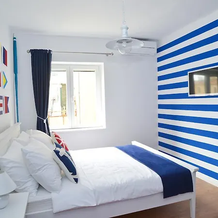 Gasthuis Nautical Old Town 4*